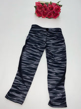 Load image into Gallery viewer, Gray Camo Leggings (12 pack)
